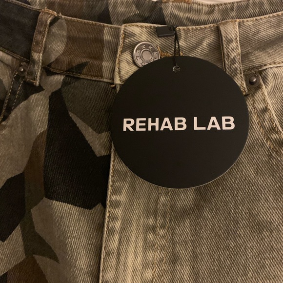 NWT ✅ REHAB LAB CAMO CARGO JEANS - Picture 2 of 8